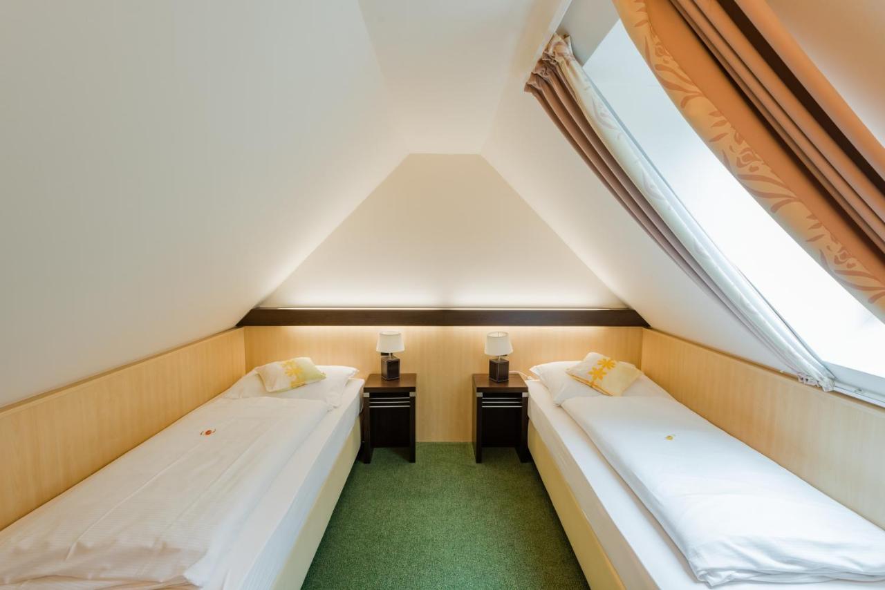 Hotel Am Fischerhafen Ditzum Eksteriør bilde